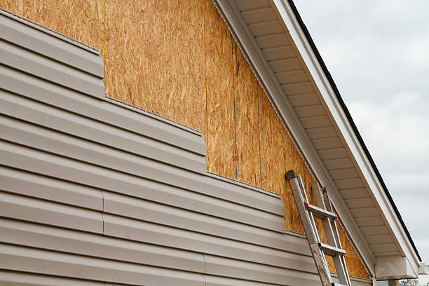 Professional Siding Contractor technician working in Long Beach, WA